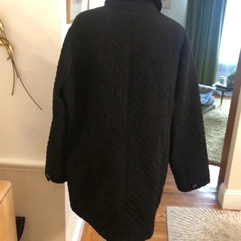Willow Lane lined coat.  Button close.  Two open side pockets - Picture 6 of 10